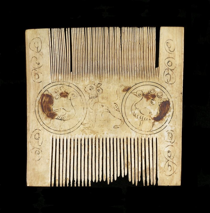 Ivory hair comb, 13. century, south Italy, Kunstgewerbemuseum Berlín, aufnahme nr. 1.204.179