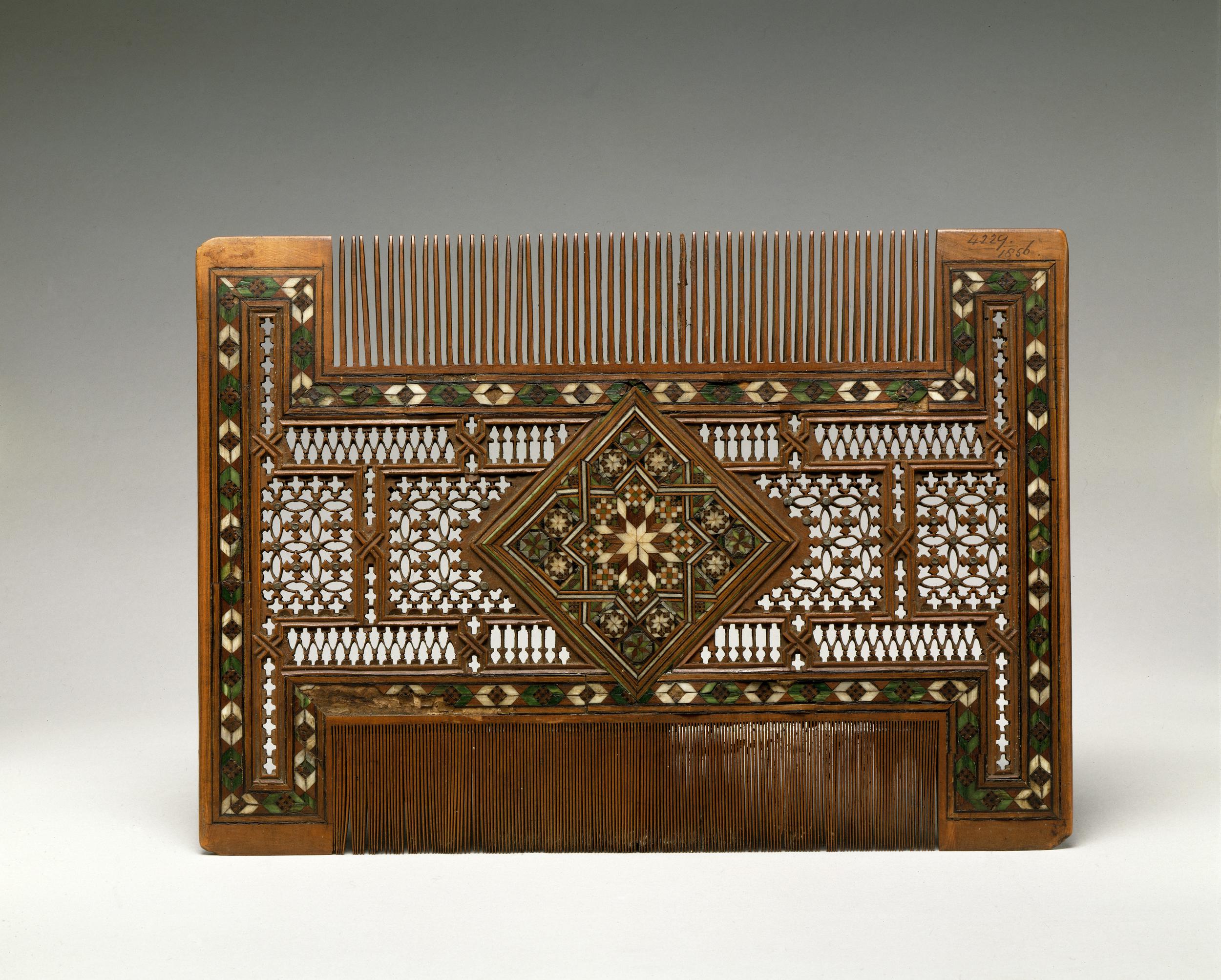 Hair comb, wood, silver, 24.1cm, 1400-1450 AD, Granada, VAMuseum, 0106615