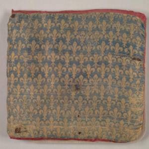 24-spanish-mudejar-silk-compound-twill-weave-reliquiary-bag-13.c.34x36cm-church-saint-omer-france.jpg