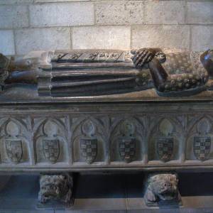 05-sepulchral_monument_of_alvar_ii_d-ager-ermengol-x-count-of-urgell-1254-1314.jpg