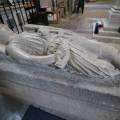 Náhrobek křižáckého rytíře z Pershore Abbey v Anglii (1280). Přilba typu
lebka, kroužková košile s kapucí, dlouhými rukávy a suknicí nad kolena,
kroužková ochrana nohou stažená řemínkem pod kolenem.  Anglie má s
Portugalskem stále platnou smlouvu o válečné spolupráci z roku 1386. Jedná
se o nejstarší stále platnou smlouvu na celém světě. Záznamy o
spolupráci angličanů na výpravách proti maurům na Pyrenejském
poloostrově máme již od 11. století. Plantagenetové pomáhali severním
královstvím v reconquistě, Eleonora Anglická byla kastilskou královnou v
letech 1170-1214. Také Černý princ, obdivovatel Přemysla Otakara II., se
angažoval se svým vojskem v bitvách mezi Portugalci a Granadským...
